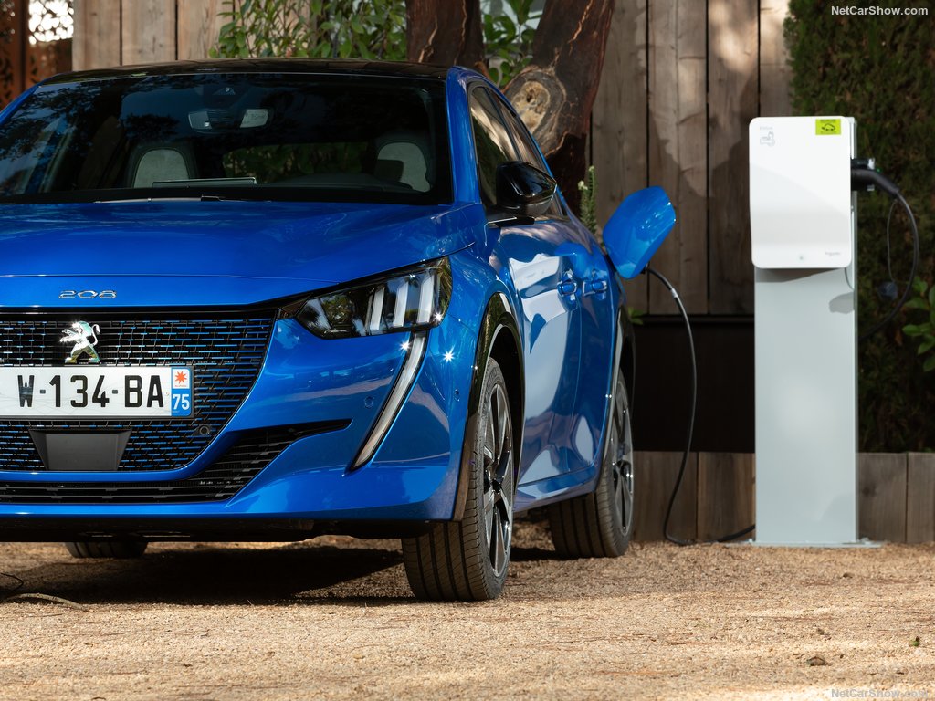Peugeot e-208